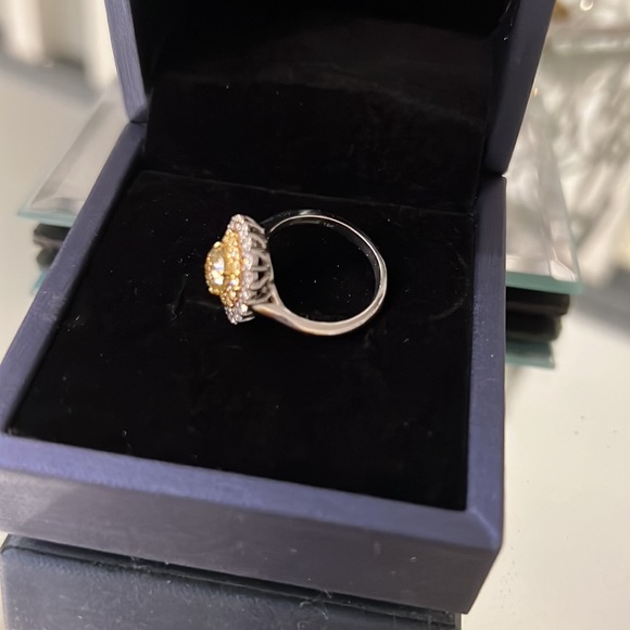 1.09ct yellow diamond solitaire with yellow and white diamond halo ring - Picture 3 of 13